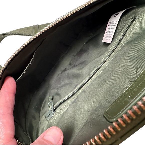 Lululemon Leather Alternative Saddle Crossbody Bag 2L Barracks Green/Gold - Picture 6 of 12